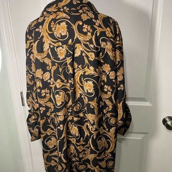 Torrid Womens  Black and Gold Patterned Shirt Size 2 CB-10 - Picture 8 of 10
